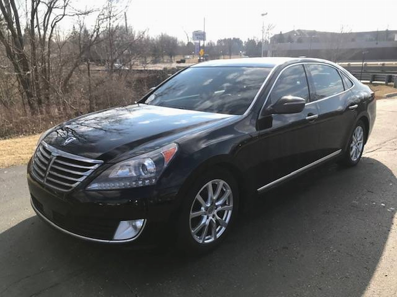 Illustration for article titled At $8,900, Would You Consider Horsing Around in This 2014 Hyundai Equus Ultimate?